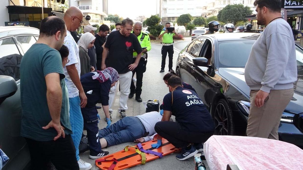 Manavgat'ta Otomobilin Çarptığı Yaya Ağır Yaralandı