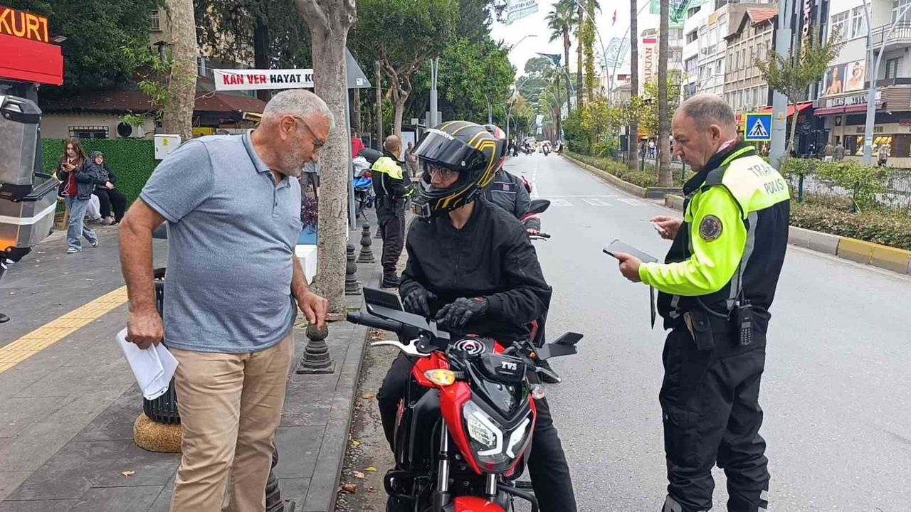 Manavgat'ta trafik polisinden bisikletliye uyarı: Bisiklete ceza yazılmaz diye düşünmeyin