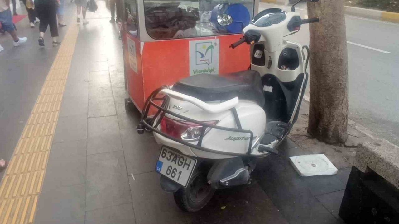 Manavgat'ta Yaya Geçidinde Motosiklet Devrildi: 1 Yaralı