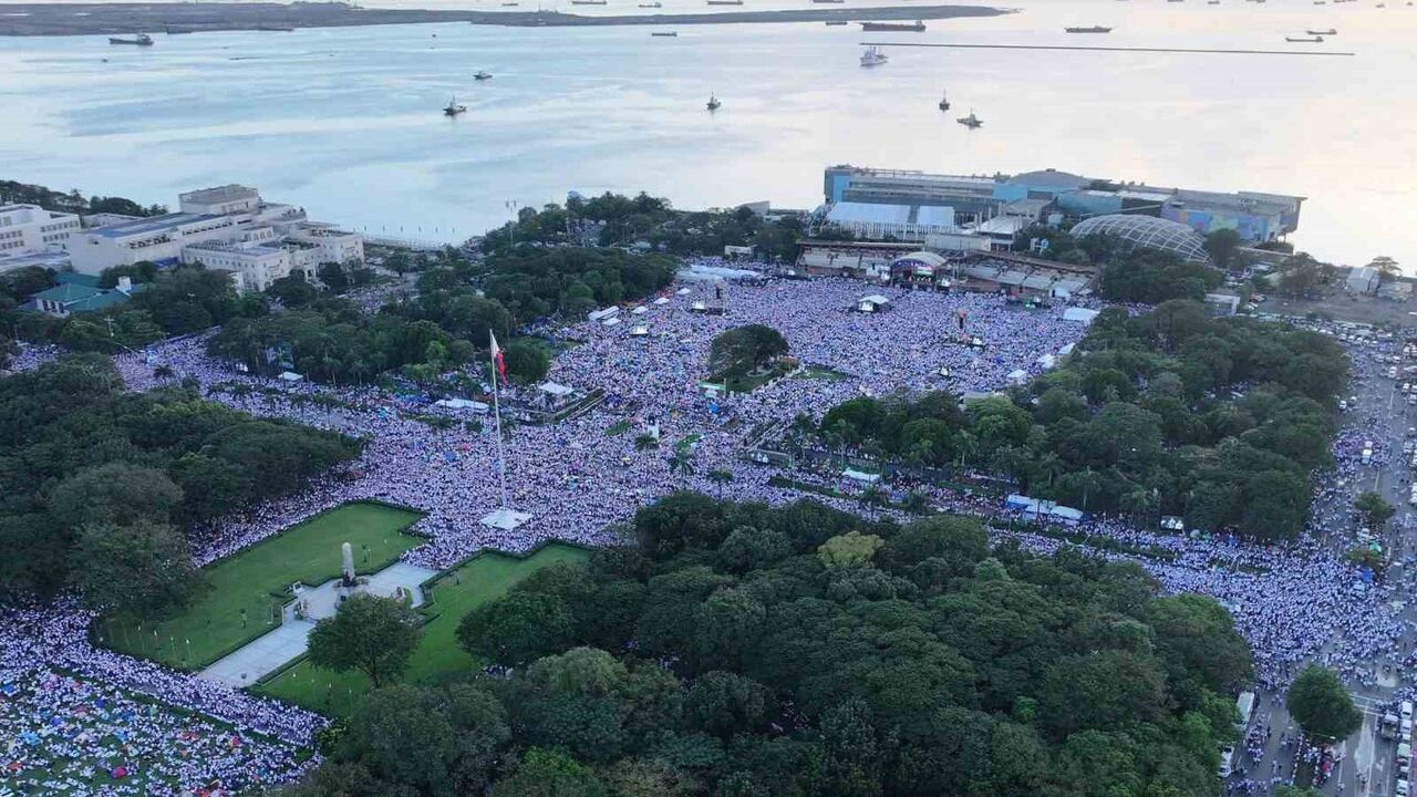 Manila'da 650 Binden Fazla Kişi: Sel Kontrolü Yolsuzluğu İddiaları Protestosu