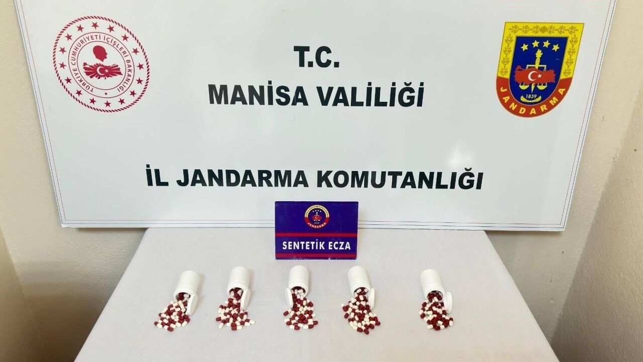 Manisa Alaşehir'de JASAT Operasyonu: 290 Ecza Hapı Ele Geçirildi