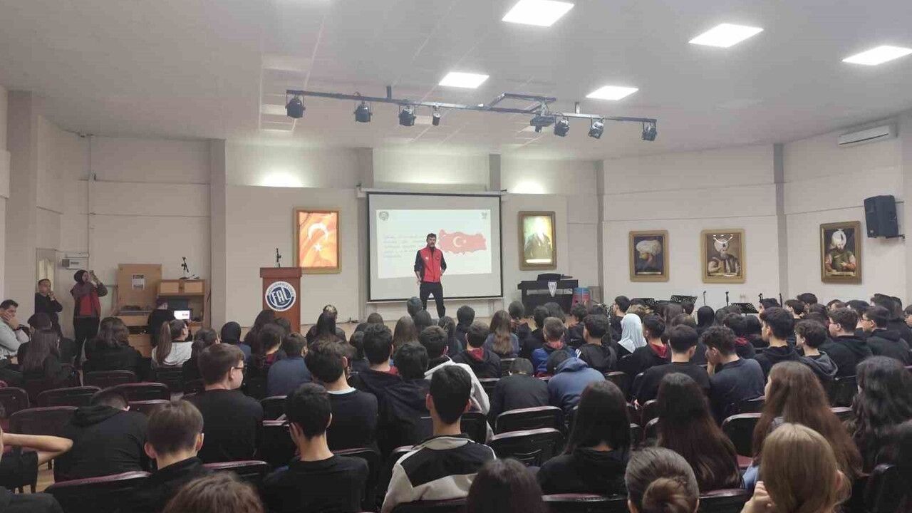 Manisa'da 700 Kişiye Suç Önleme Eğitimi