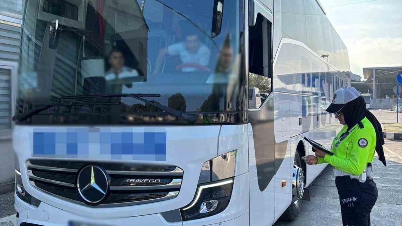 Manisa'da Otobüslerde Emniyet Kemeri Denetimi: 235 Araç, 4.152 Yolcu Bilgilendirildi