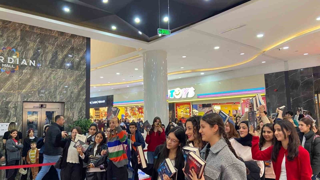 Mardian Mall’da Selin Solaris ve Işıl Lima İmza Günü: Yoğun İlgi