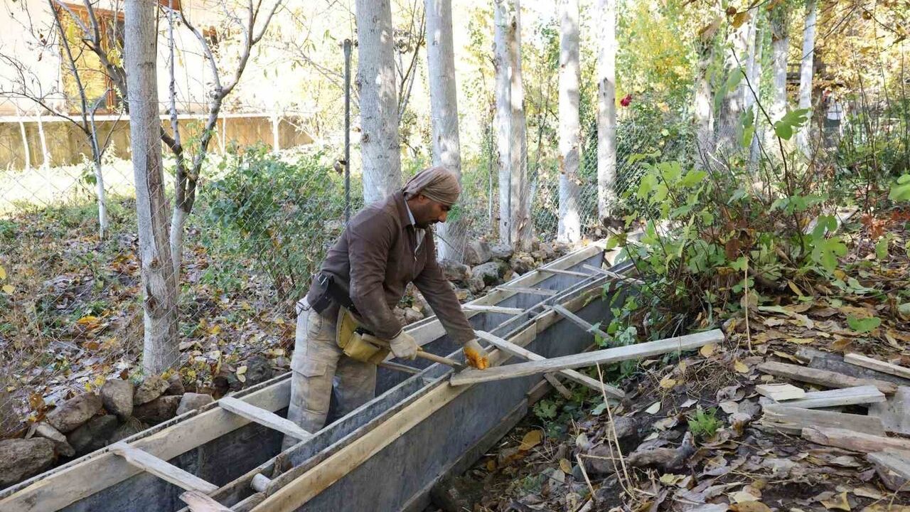 Mardin Büyükşehir, Savur'da 600 Metrelik Sulama Kanalını Yeniliyor