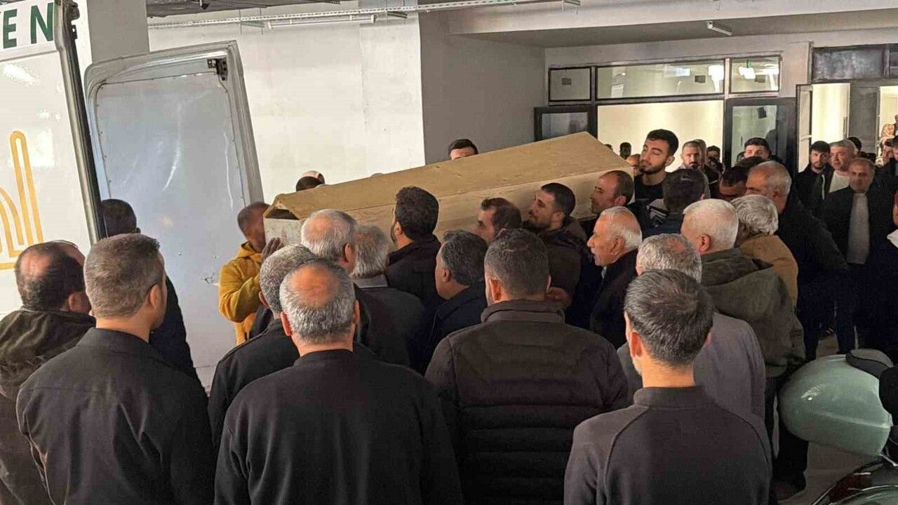 Mardin'de Evde Ölü Bulunan Aile: Anne ve 5 Yaşındaki Kızın Cenazeleri Van'a Gönderildi