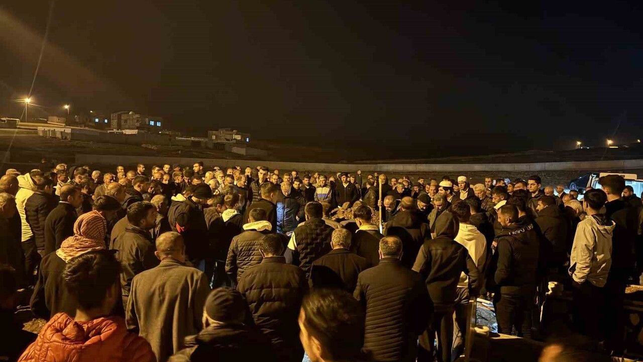 Mardin'de evde ölü bulunan aileden baba defnedildi