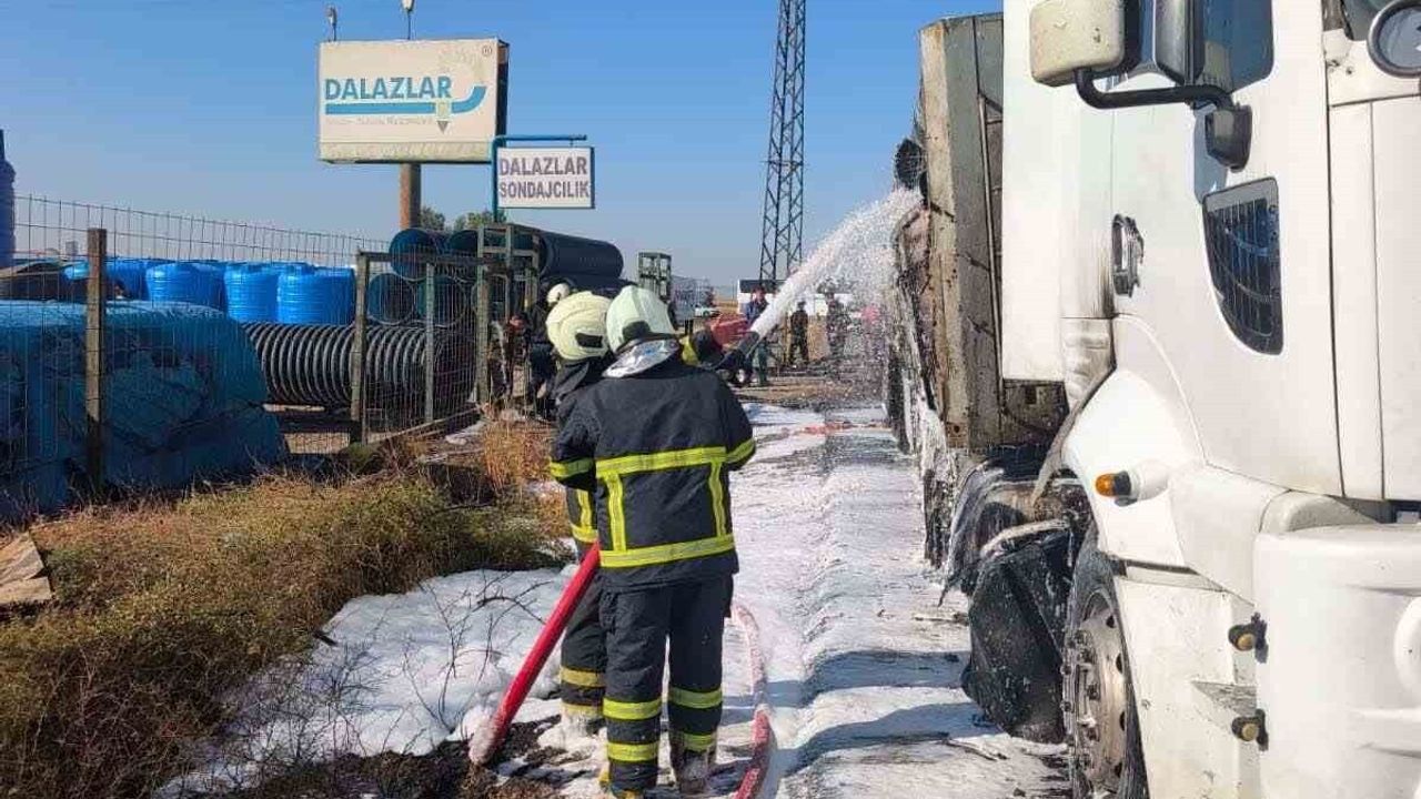 Mardin Kızıltepe'de 2 Tır ile SUV Çarpıştı: Alev Alan Tır Söndürüldü