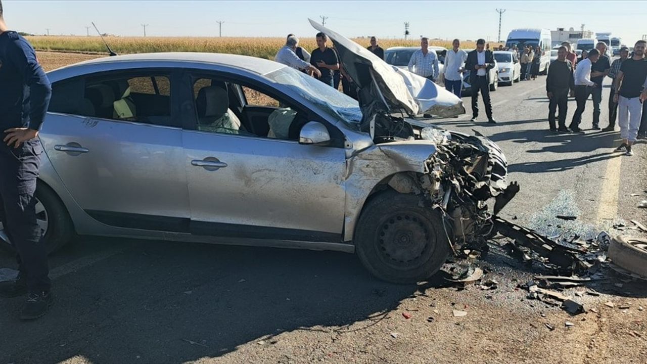 Mardin Kızıltepe'de İki Otomobil Çarpıştı: 1'i Ağır 6 Yaralı