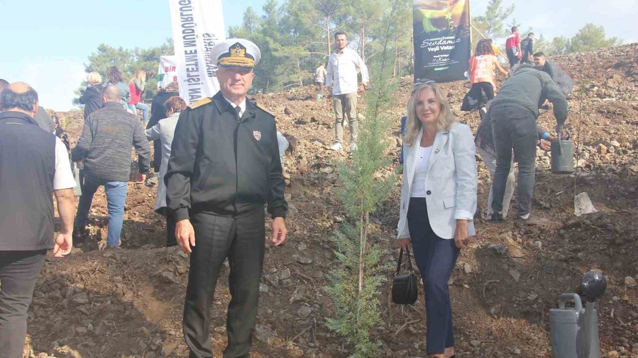 Marmaris'te Milli Ağaçlandırma Günü: 3 Bin Fidan Toprakla Buluştu