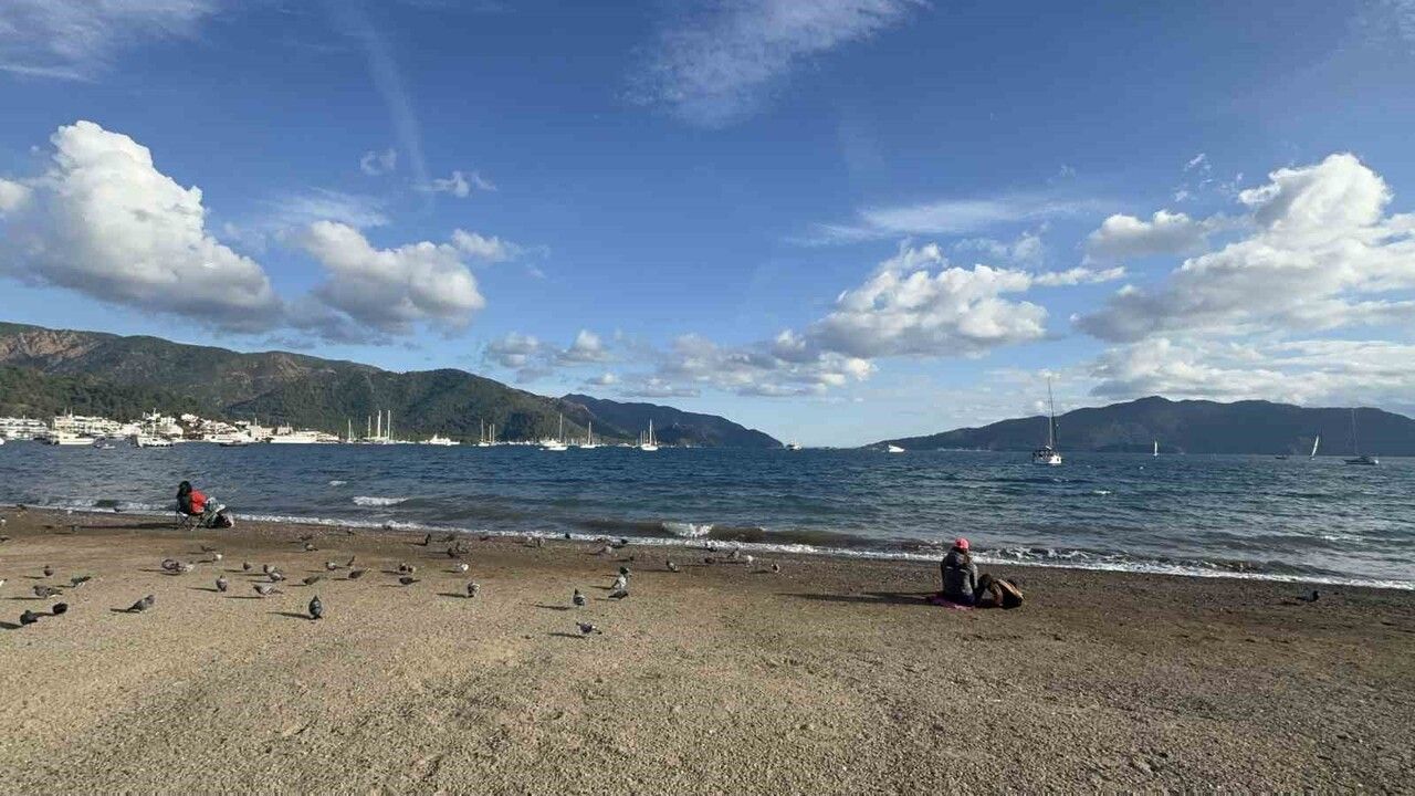 Marmaris'te Yazdan Kalan Günler: Vatandaşlar Sahillere Akın Etti