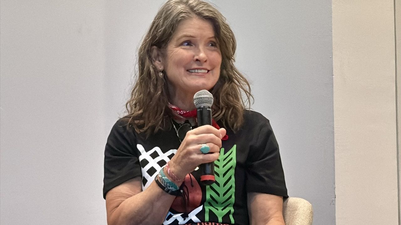 Mary Evers'in 'Stitch Their Names Together' Projesi Londra'da Sergilendi