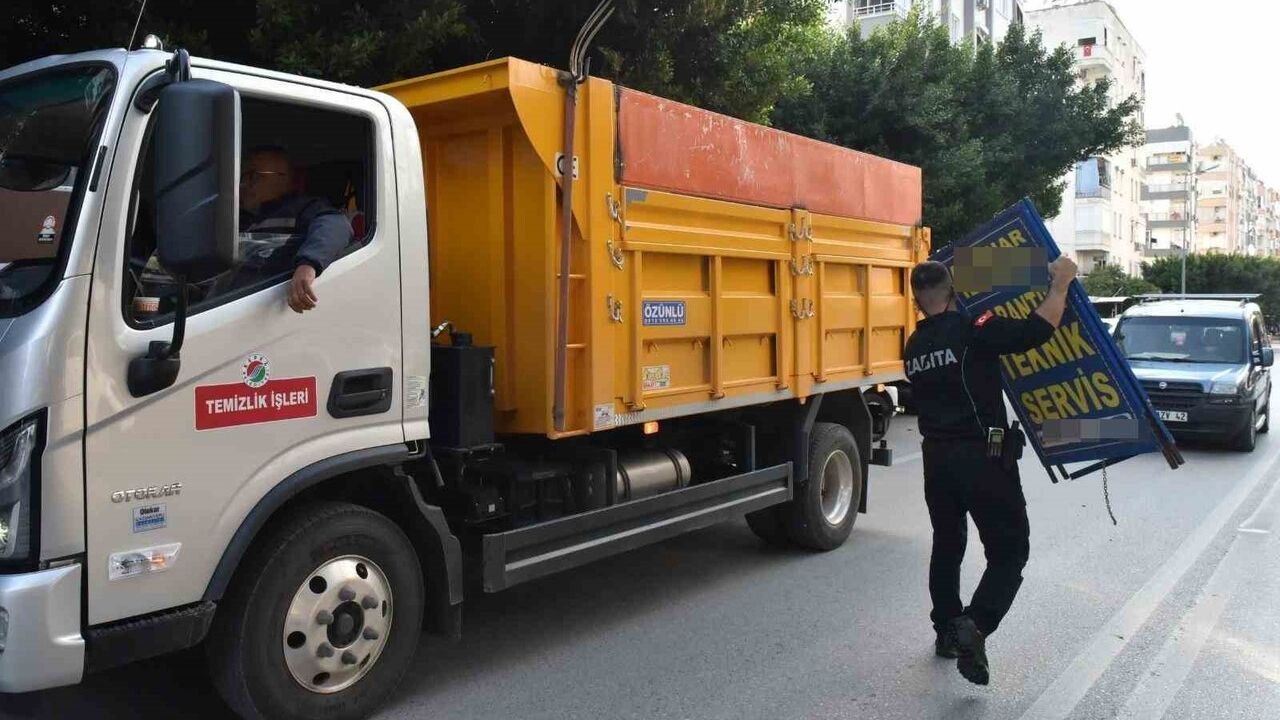 Mehmet Akif Caddesi'nde İşgal Son: Kepez Zabıta Temizledi
