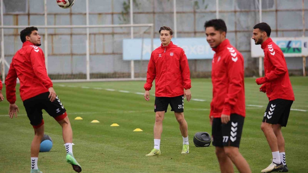 Mehmet Altıparmak: "Manisa FK maçı final niteliğinde"