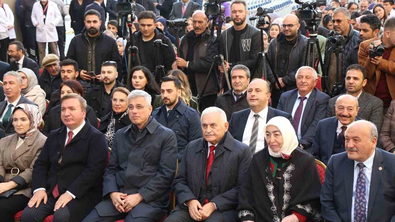 Memişoğlu: Türkiye sağlıkta bölgesinin güven veren ülkesi oldu