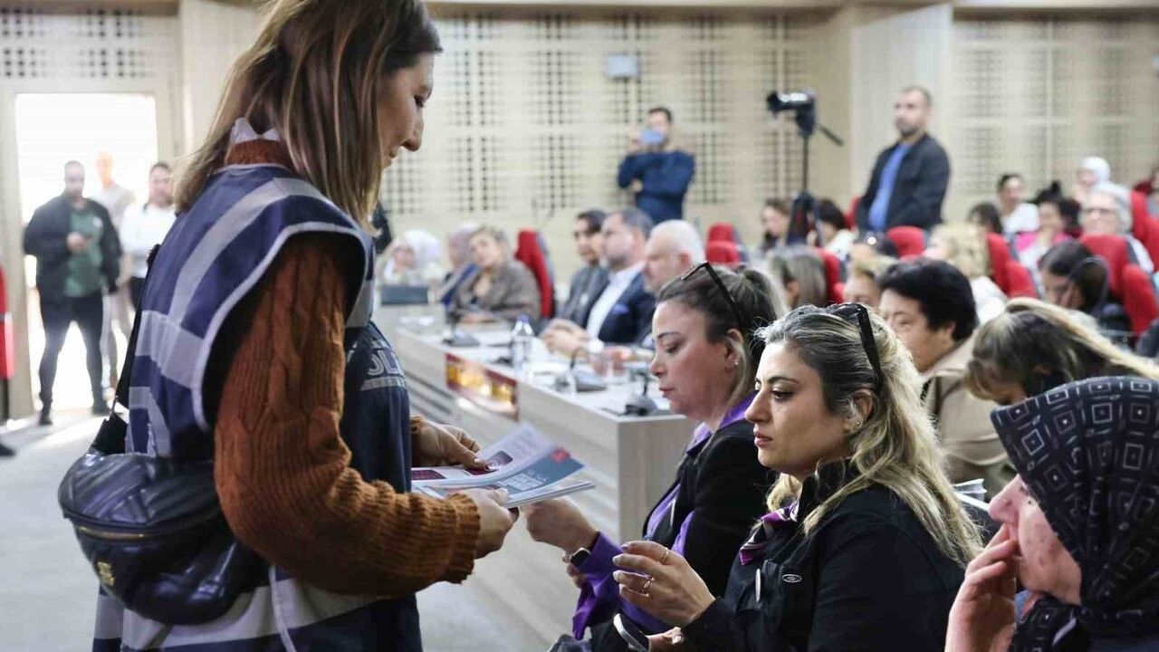 Menemen 25 Kasım'da Tek Ses: 'Öldüren Sevgi İstemiyoruz'