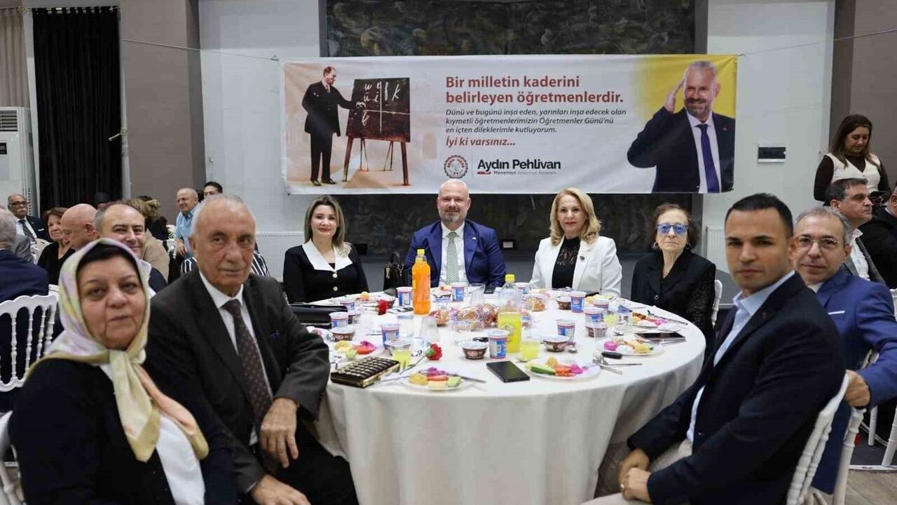 Menemen'de Öğretmenler Günü: Başkan Pehlivan'dan "Öğretmenin Emeği" Vurgusu