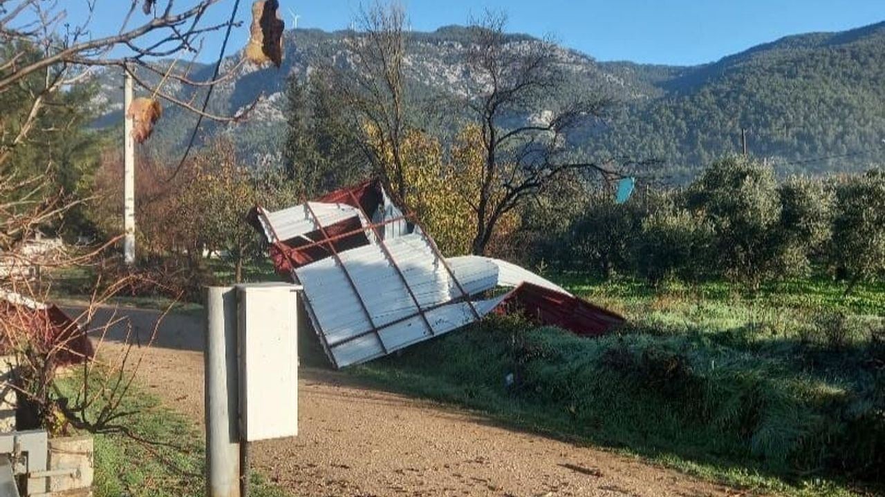 Menteşe'de Gece Fırtınası Orta Yaraş'ta Çatılara Hasar Verdi