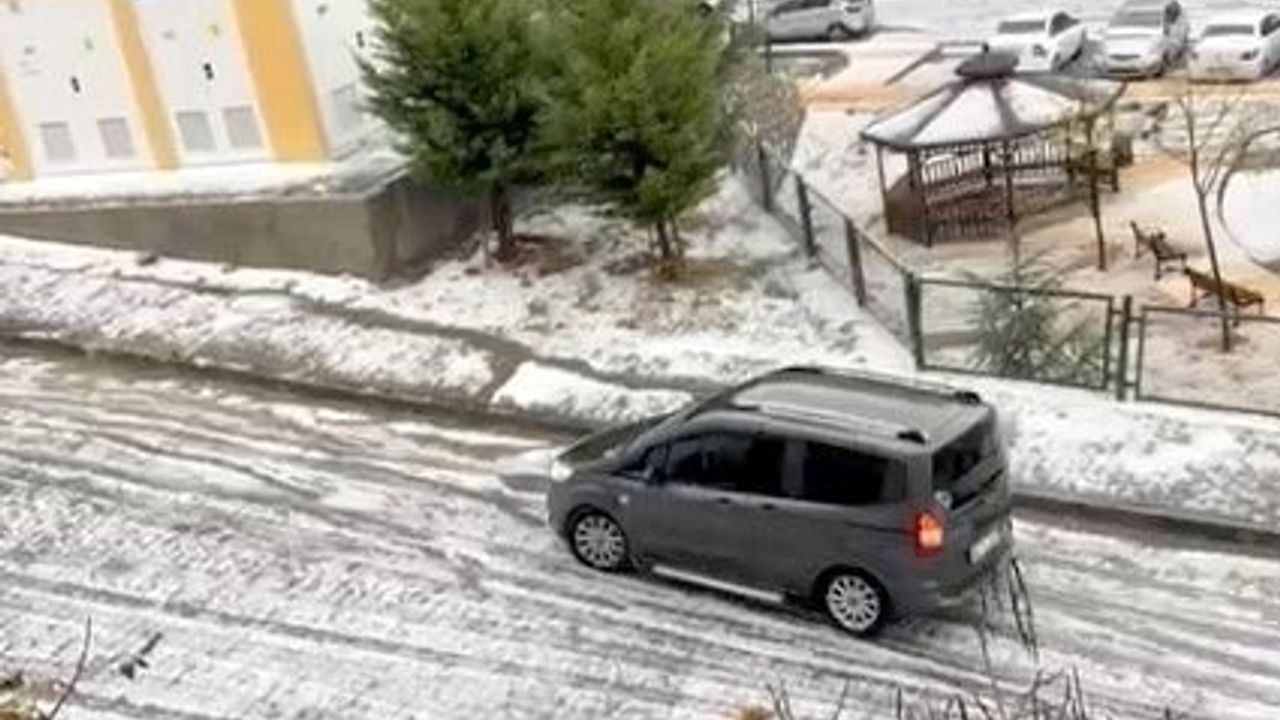 Menteşe’de Şiddetli Yağmur ve Dolu Hayatı Olumsuz Etkiledi