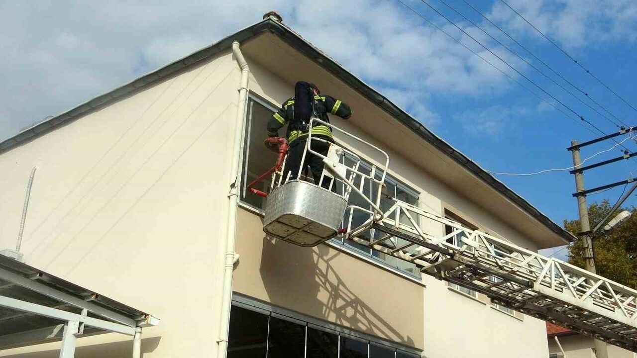 Menteşe Ortaköy'de Ev Yangını İtfaiye Müdahalesiyle Söndürüldü