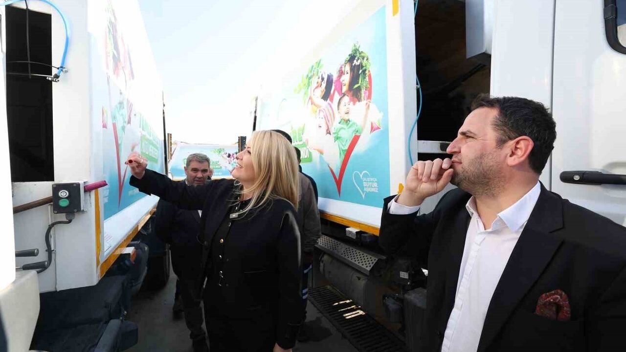 Merkezefendi'de Çöp Kamyonlarından Gül ve Sakız Kokusu