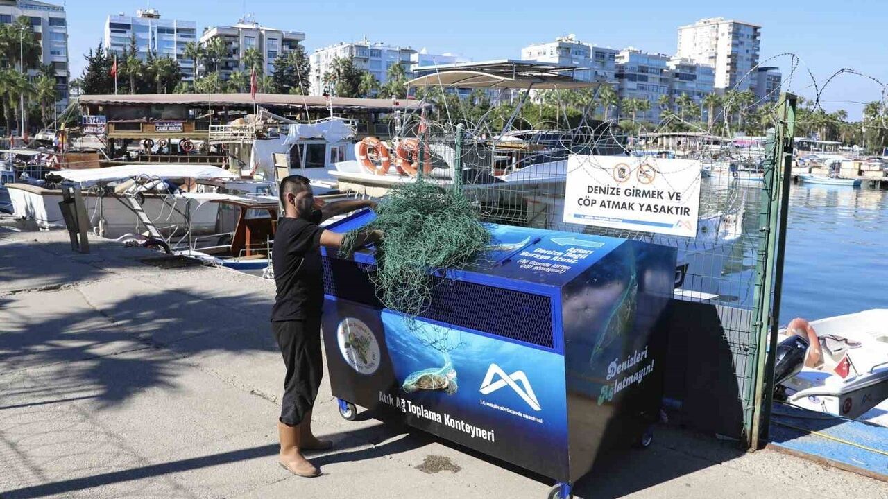 Mersin'de 'Denizleri Ağlatmayın' ile Balıkçı Ağları Geri Dönüşüme