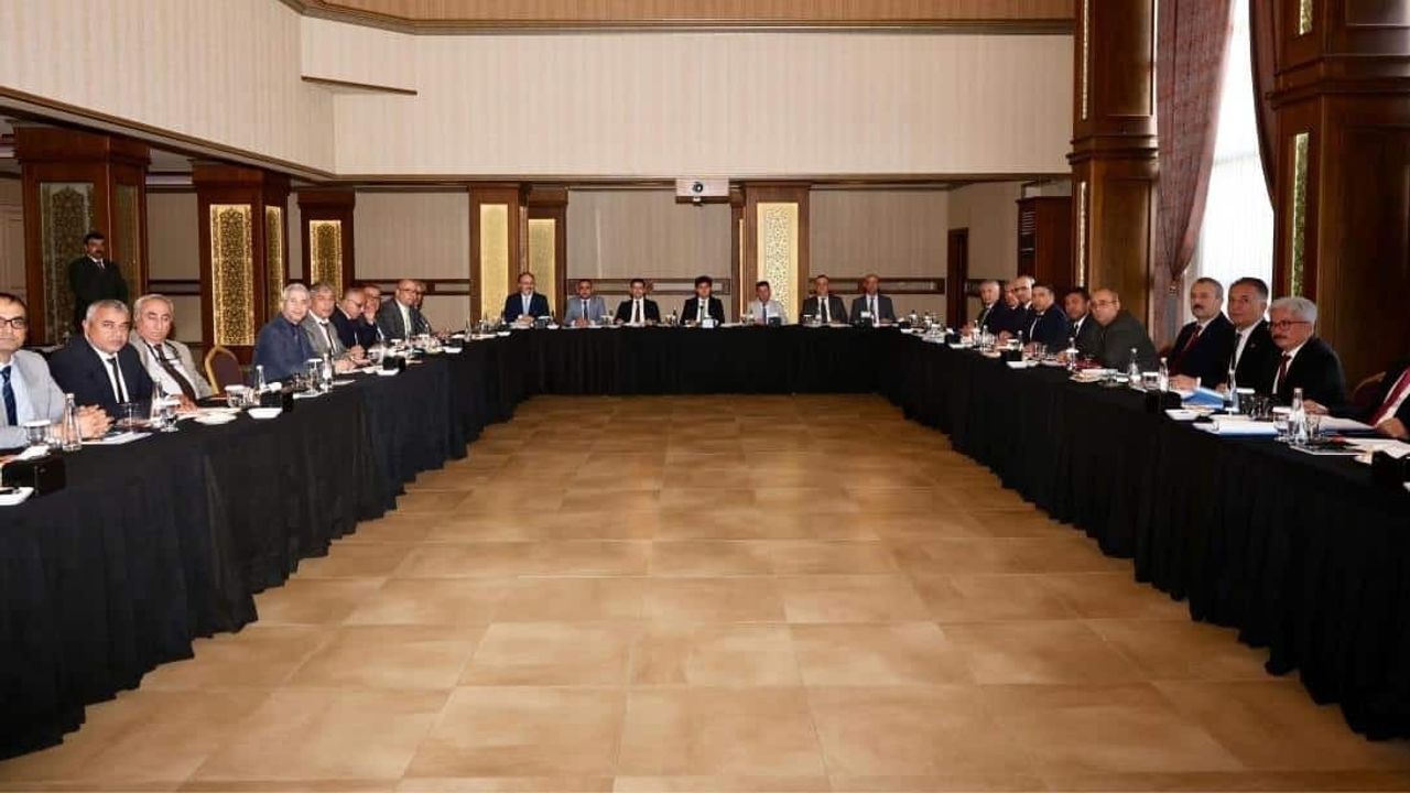 Mersin'de İlçe Milli Eğitim Müdürleri Kurulu Toplantısı: 2025-2026 Hazırlıkları