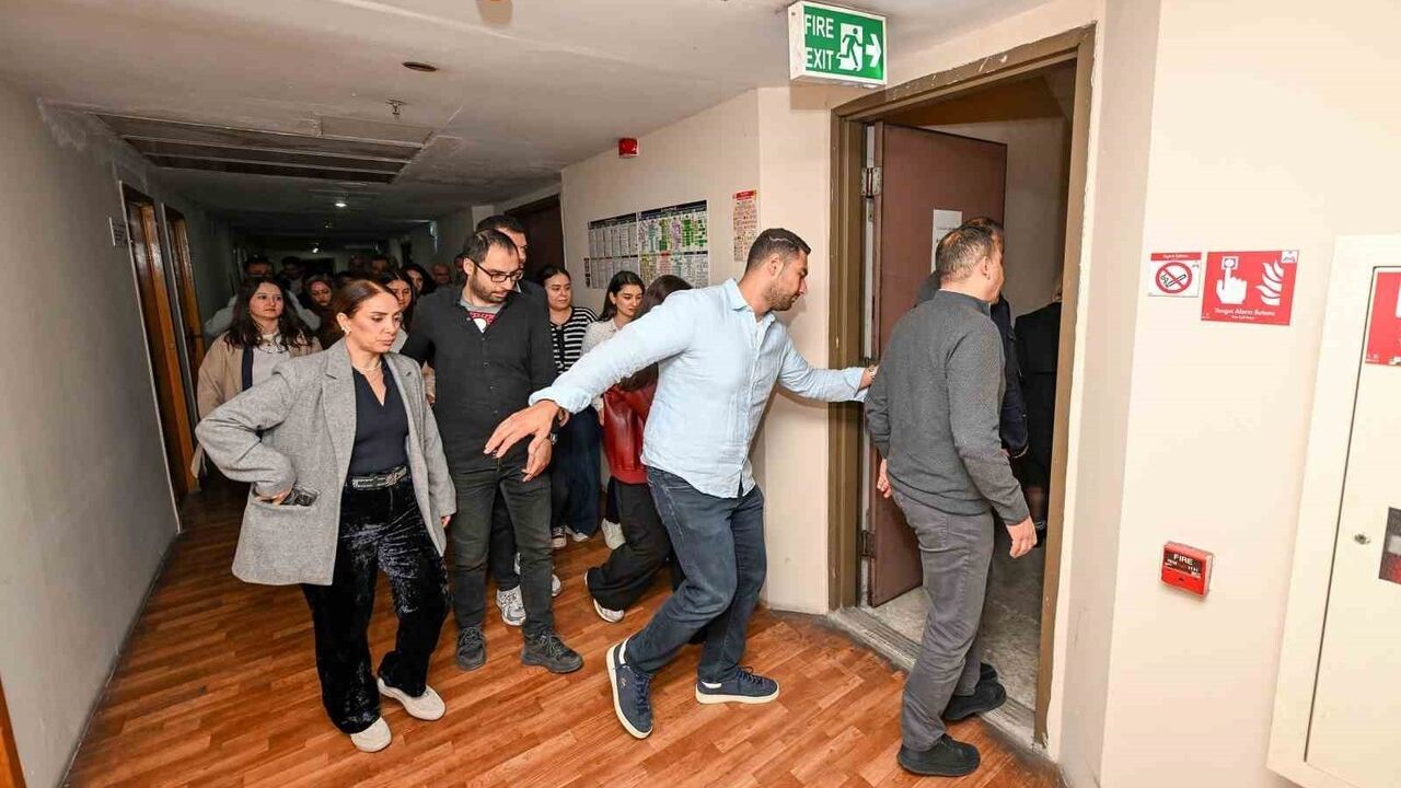 Mersin'de Metropol İş Merkezi'nde Yangın ve Kurtarma Tatbikatı