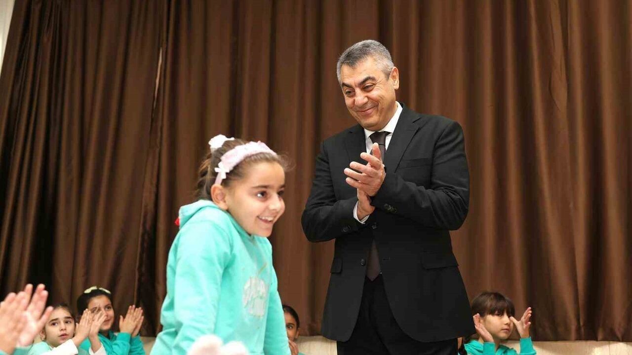 Mersin'de Vali Toros: Yıkılan bin 469 derslik yerine bin 534 modern derslik