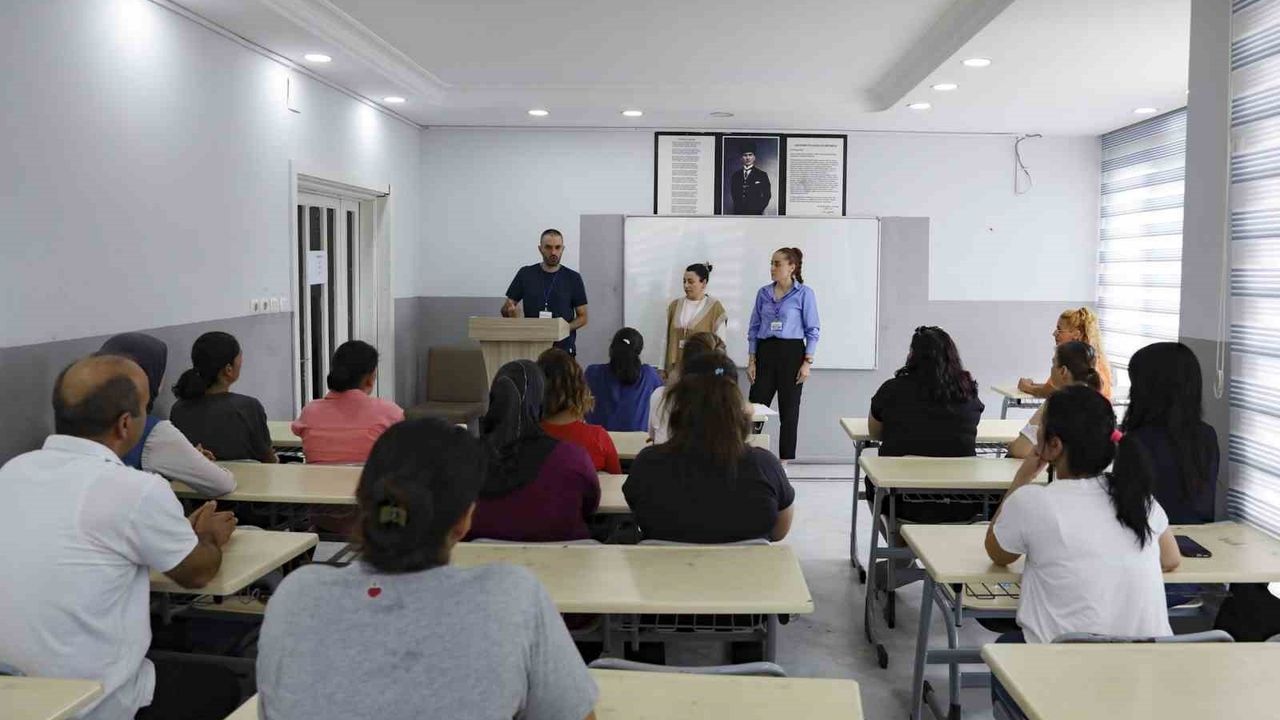 Mersin'de Velilere Sınav ve İletişim Bilgilendirmesi