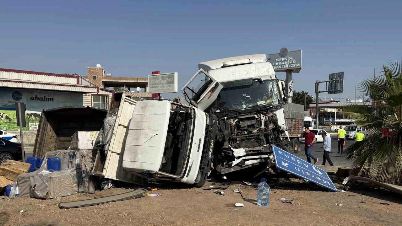 Mersin'de Zincirleme Kaza: 3 Tır Çarpıştı, 2 Yaralı