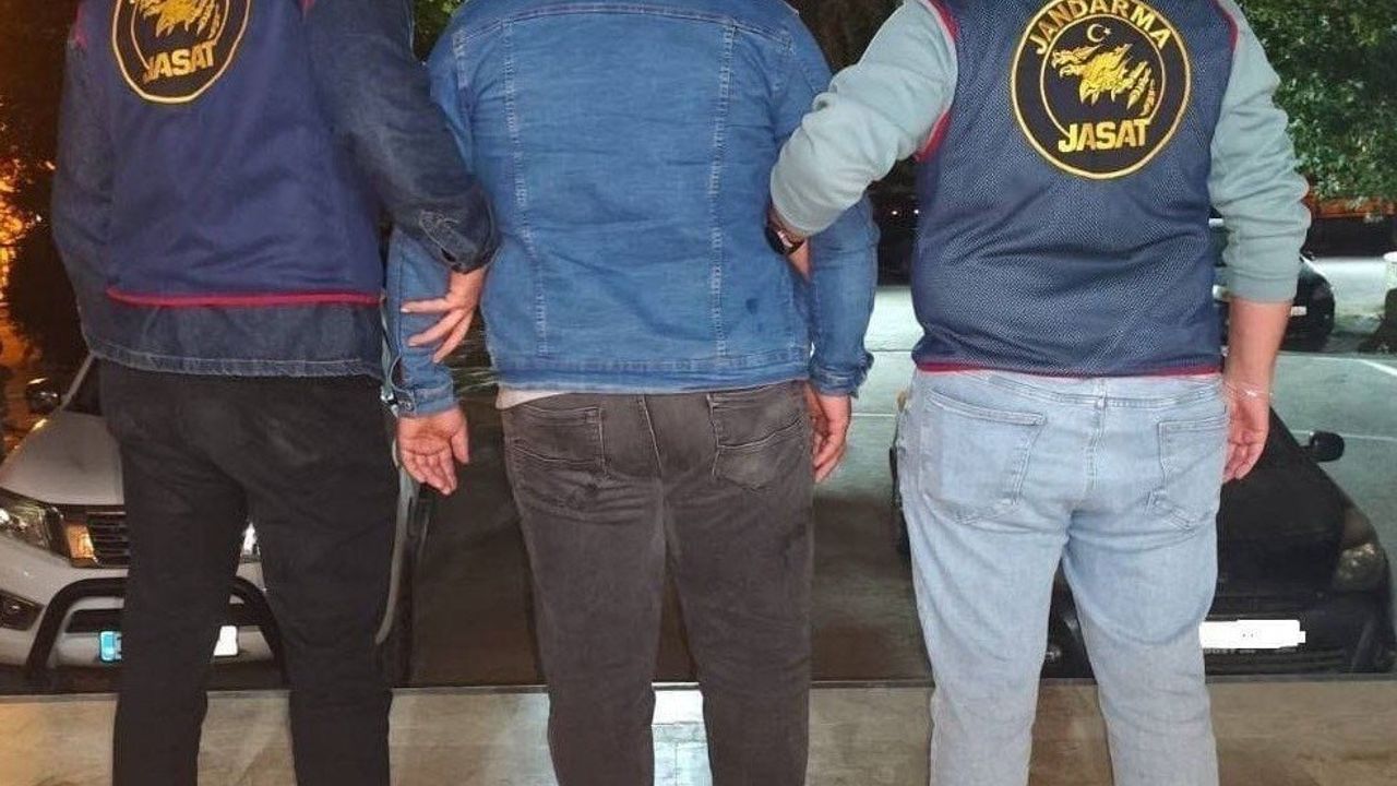 Mersin Mut'ta Ehliyet Sınavına Düzenekle Giren Şahıs Jandarmaya Yakalandı