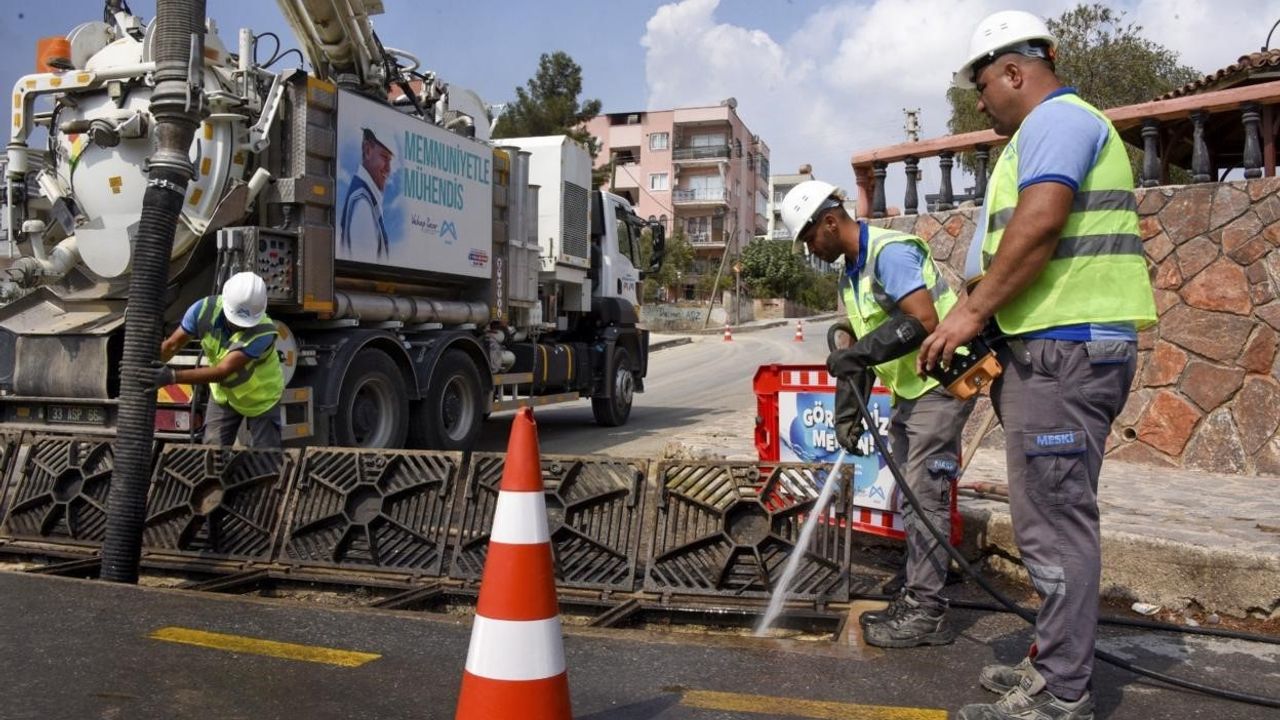 MESKİ 7/24 Temizlik Mesaisiyle Taşkın Riskini Azaltıyor