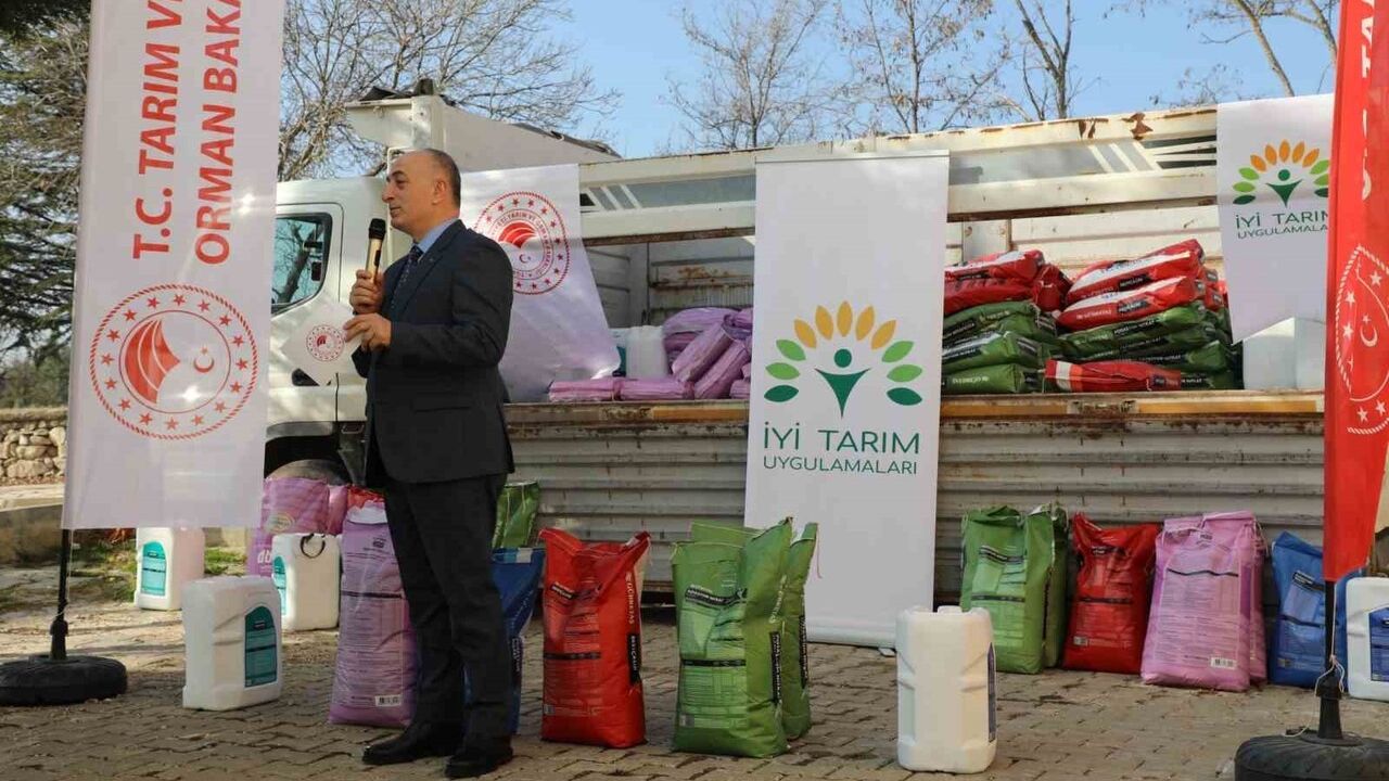 Mihalıççık'ta İyi Tarım Çiftçilerine Gübre Desteği