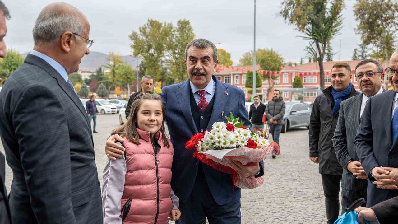Millî Eğitim Bakanı Yusuf Tekin Malatya'da: Başkan Sami Er ile eğitim projelerini değerlendirdi