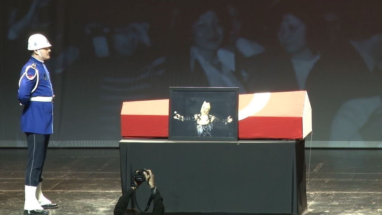 Muazzez Abacı için AKM’de veda töreni — Bakan Ersoy ve sanatçılar konuştu