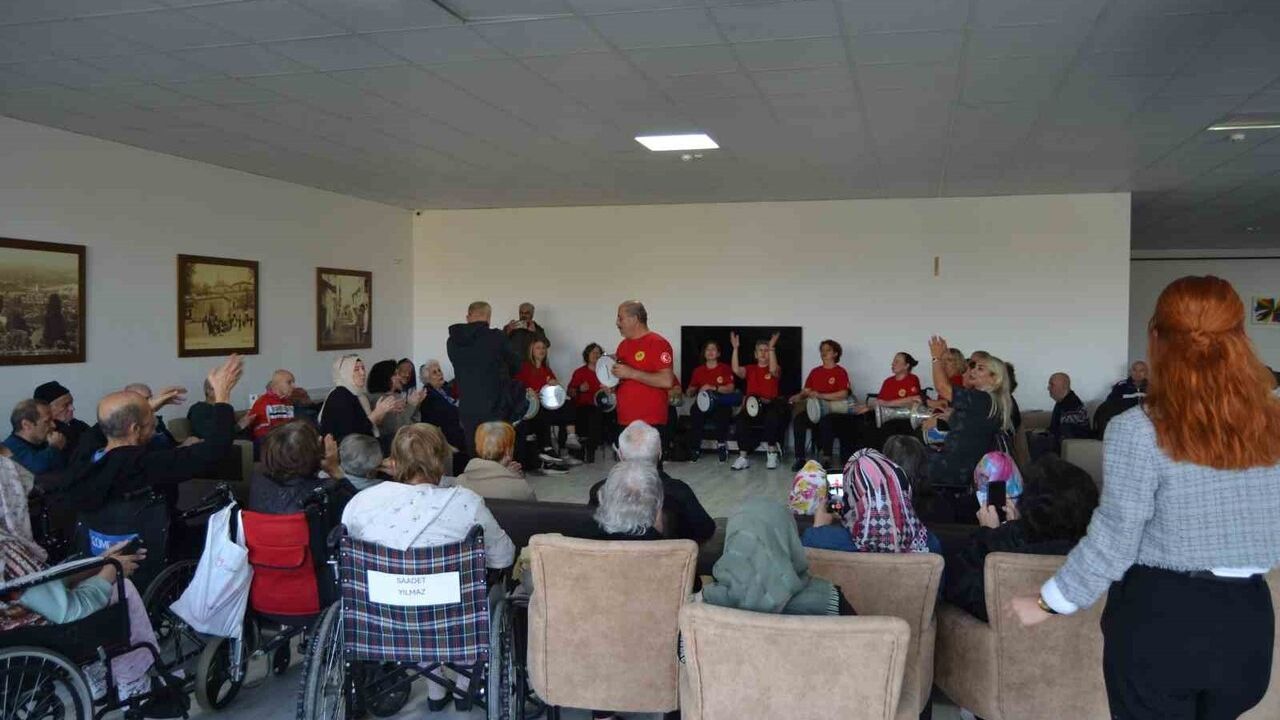 Mudanya'da Huzurevi Sakinlerine DUM-KA Ritim Konseri