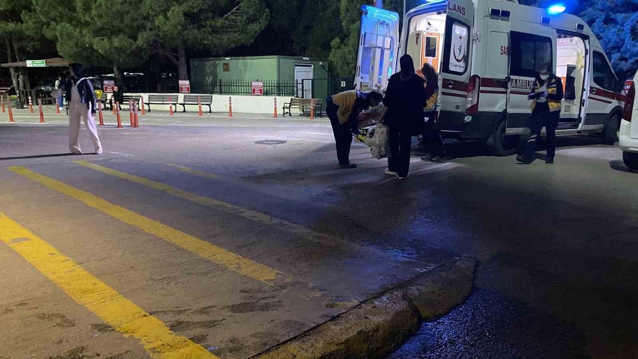 Mudanya'da Motosiklet-Otomobil Çarpışması: 2 Genç Yaralandı