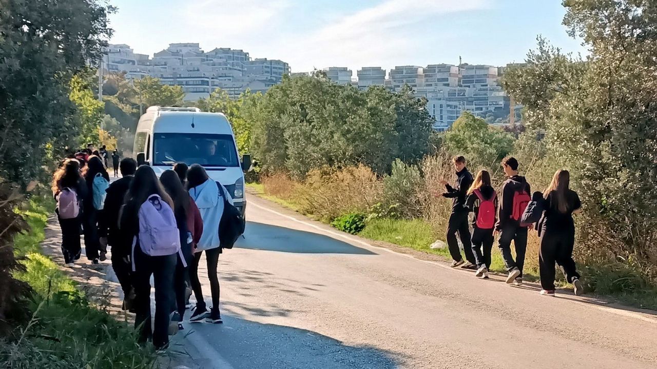 Mudanya'da Öğrenci Ulaşım Krizi: Güzelyalı Anadolu Lisesi'nde Servis Yetersizliği
