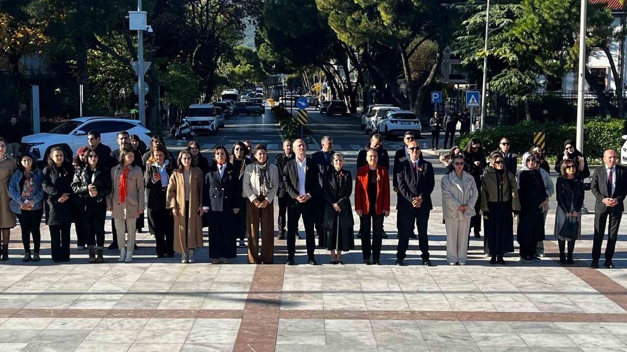 Muğla'da 25 Kasım Etkinliği: Kadına Yönelik Şiddete 'Dur' Denildi