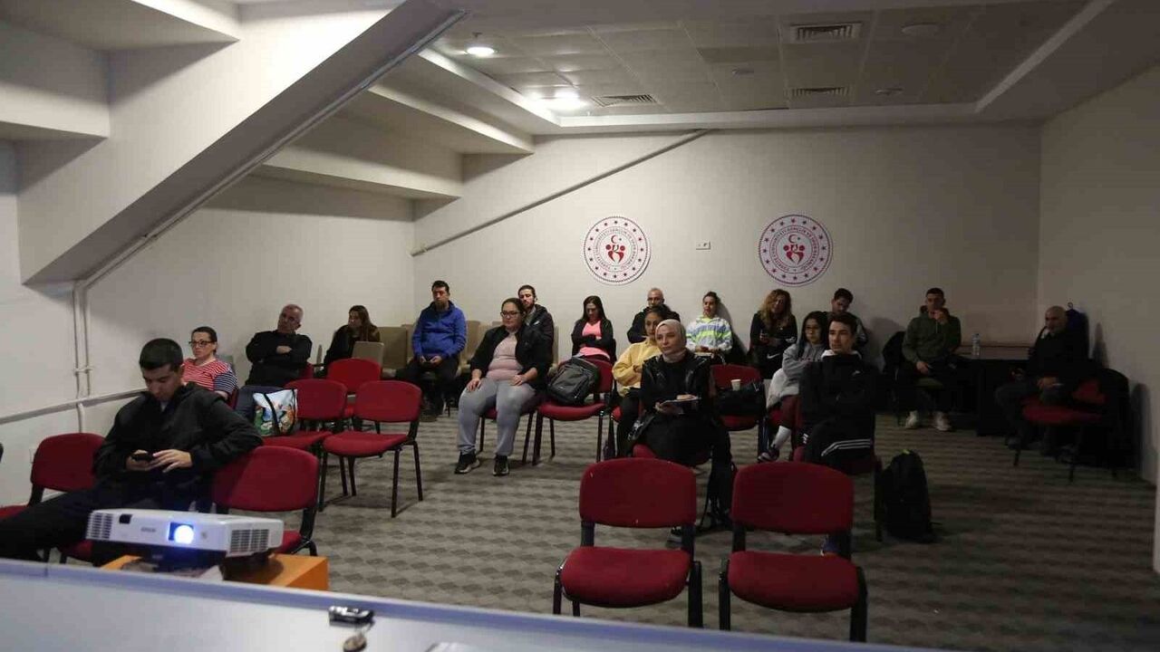 Muğla'da Masa Tenisi: Menteşe'de Yeni Antrenörler Yetişiyor