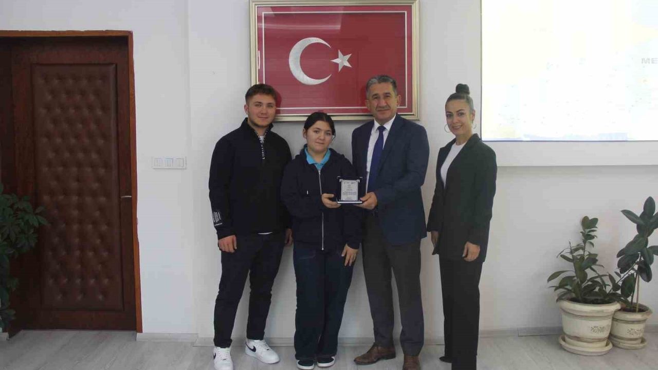 Muğla Menteşe'de 10 Kasım: Atatürk Sevgisi Şiirle Taçlandı