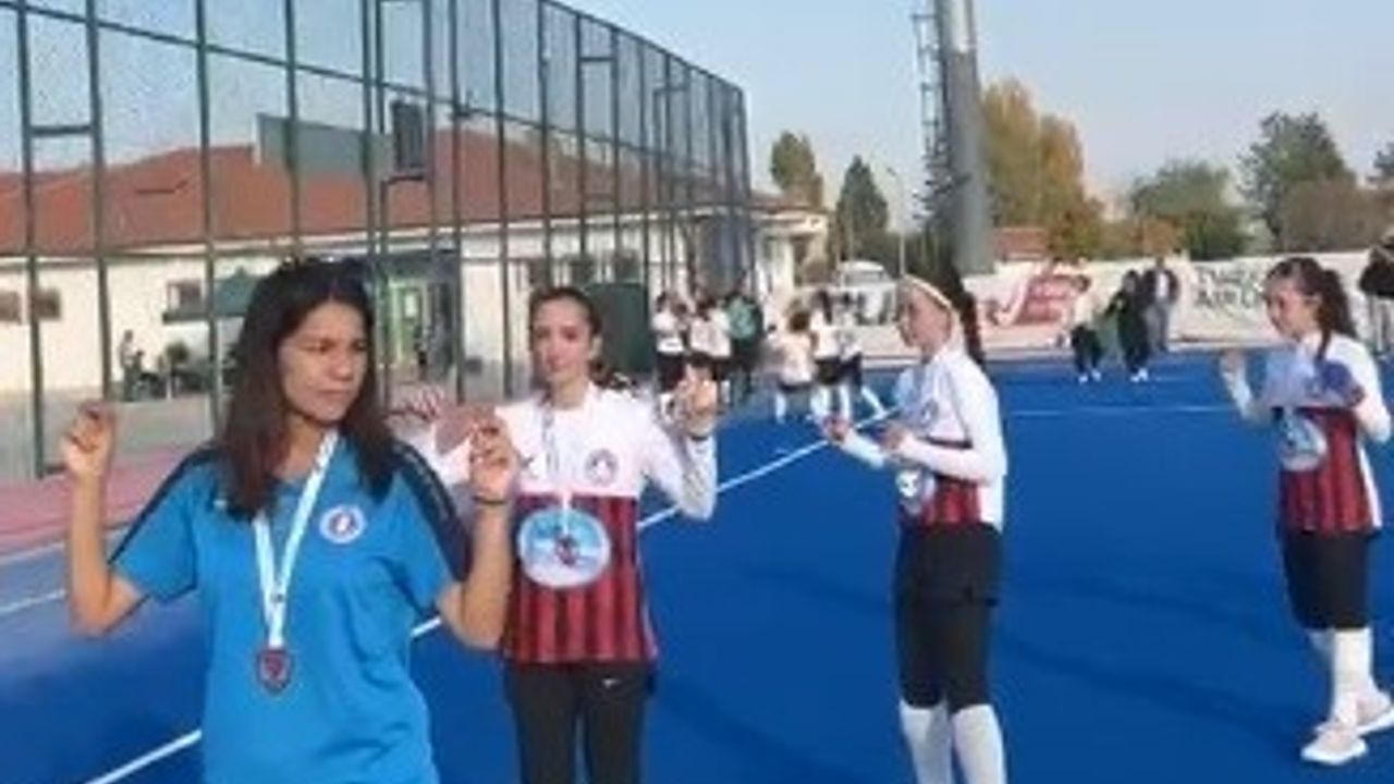 Muğla U13 Kızları Konya'da Şampiyonluğu Zeybek'le Taçlandırdı