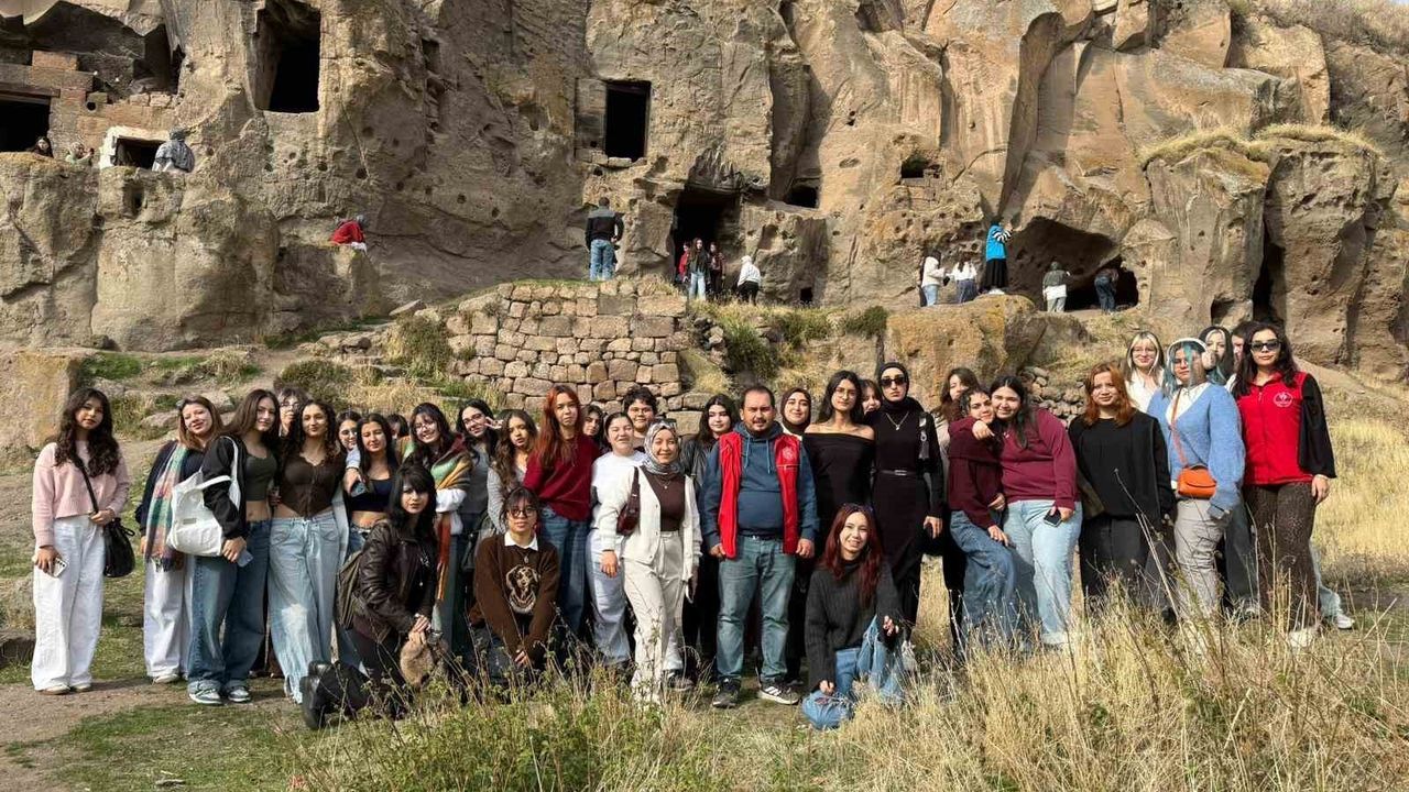 Muğlalı Gençler 'Medeniyet, Tarih ve Kültür Kampı' ile Bitlis ve Van’ı Keşfetti