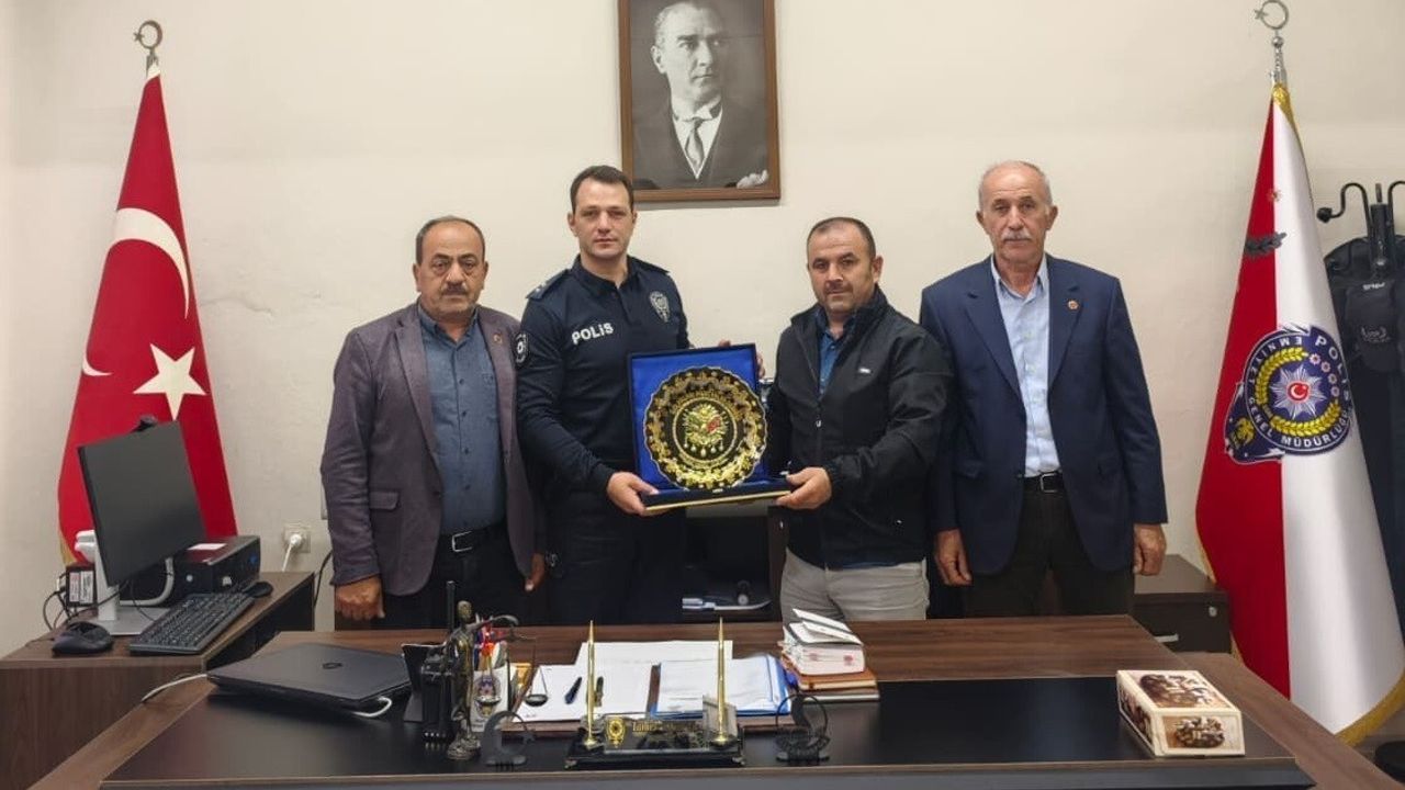 Muhtarlar Yenipazar İlçe Emniyet Amiri Tamer Kurtul’u Ziyaret Etti