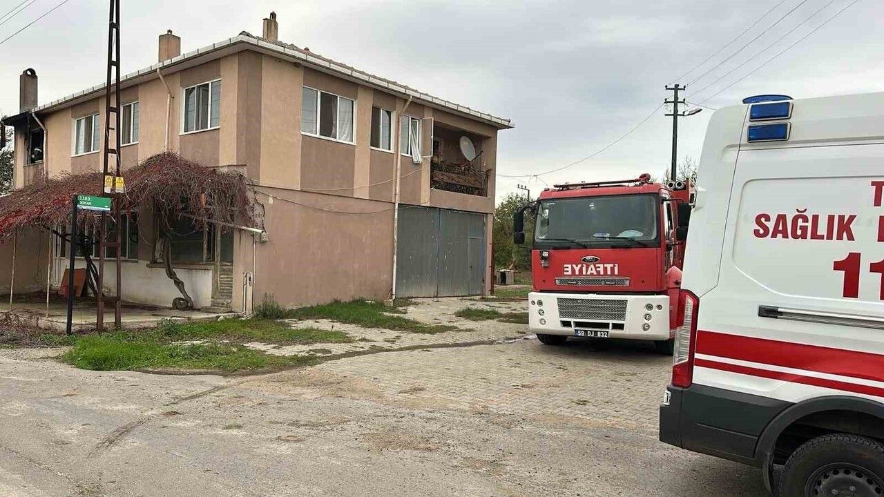 Muratlı'da Ev Yangını — 1 Kişi Dumandan Etkilendi