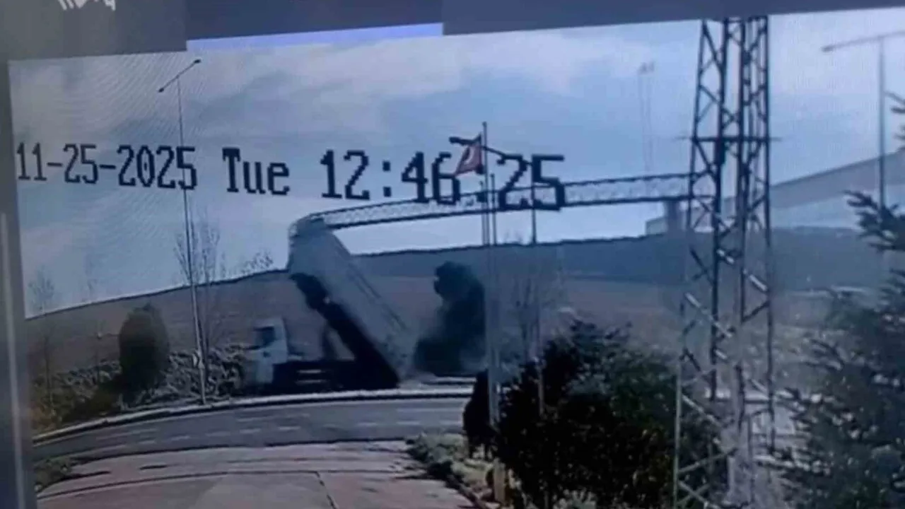 Muratlı'da Kamyonun Açılan Damperi Kamera ve Aydınlatma Direklerini Yıktı