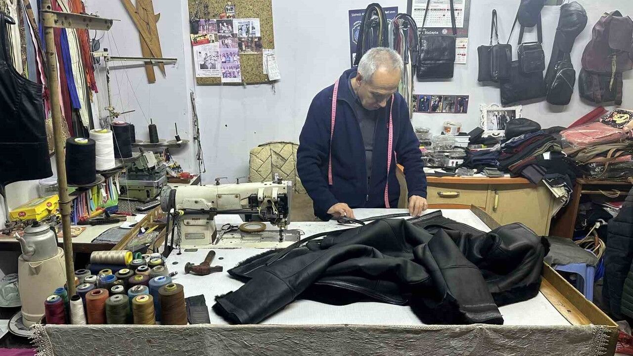 Muratlı’da Yarım Asırlık Usta Deri Montları Hayata Döndürüyor