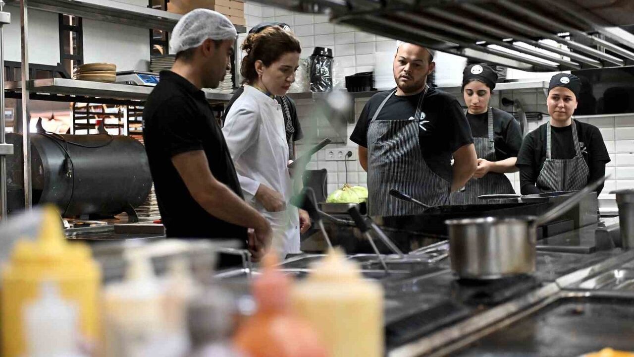 Muratpaşa'da 50 İşletmeye Gold Town Hijyen Bilgilendirmesi