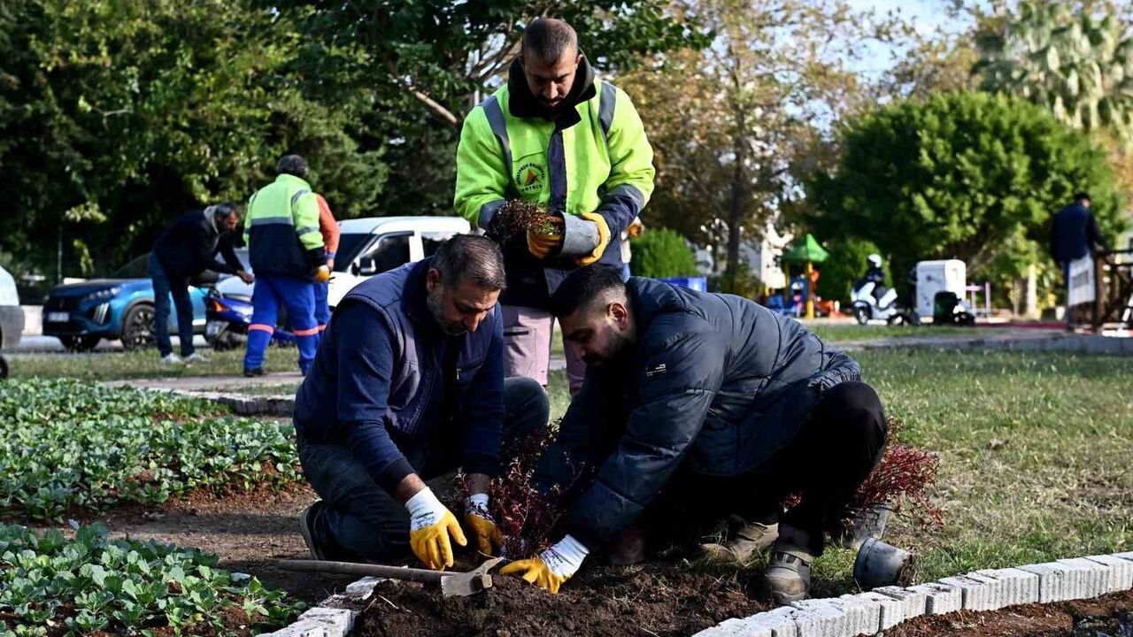 Muratpaşa Trafik Parkı çiçek bahçesine dönüştü